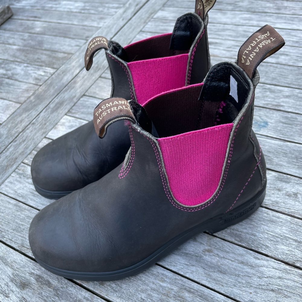 Blundstone Black and Pink Chelsea Boot Size 7.5